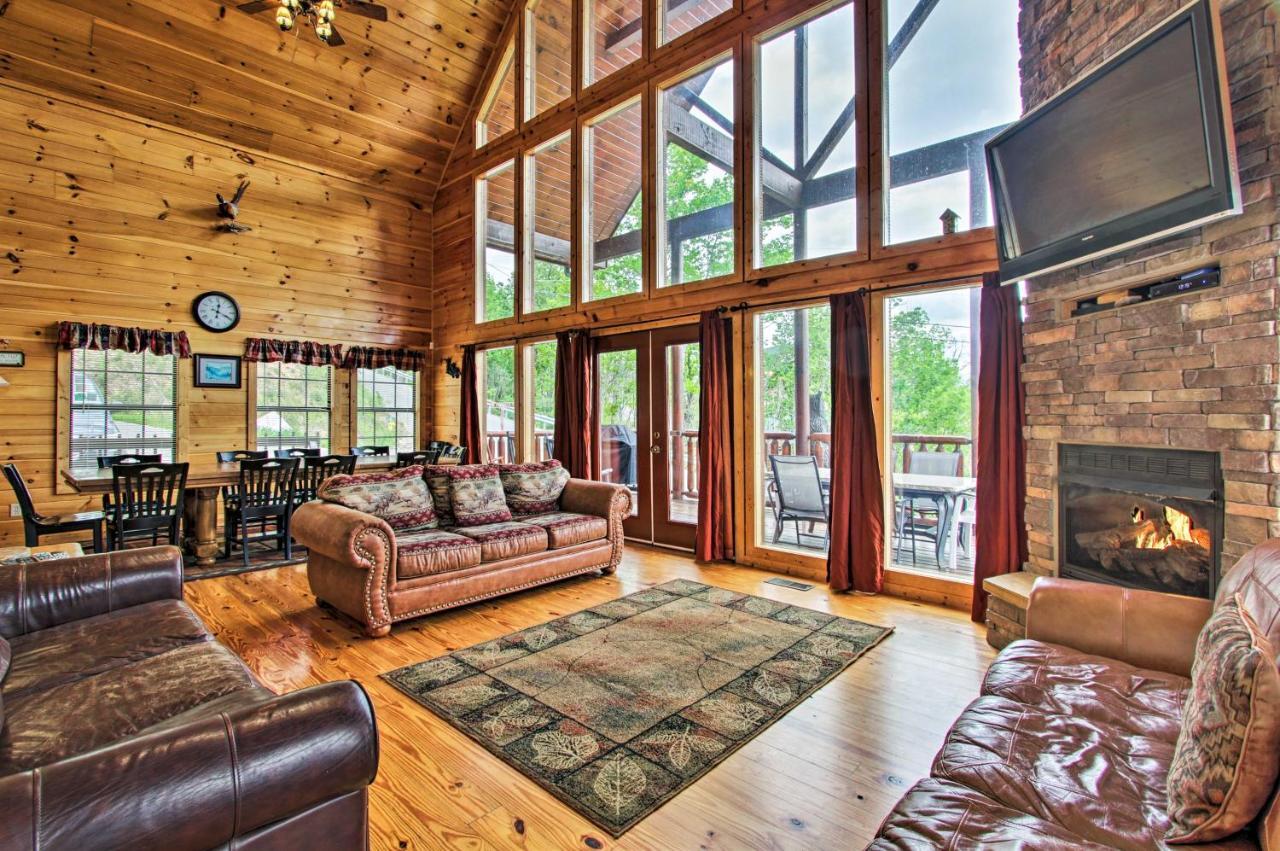 Expansive Gatlinburg Cabin Hot Tub, Deck And Grill! Exteriör bild