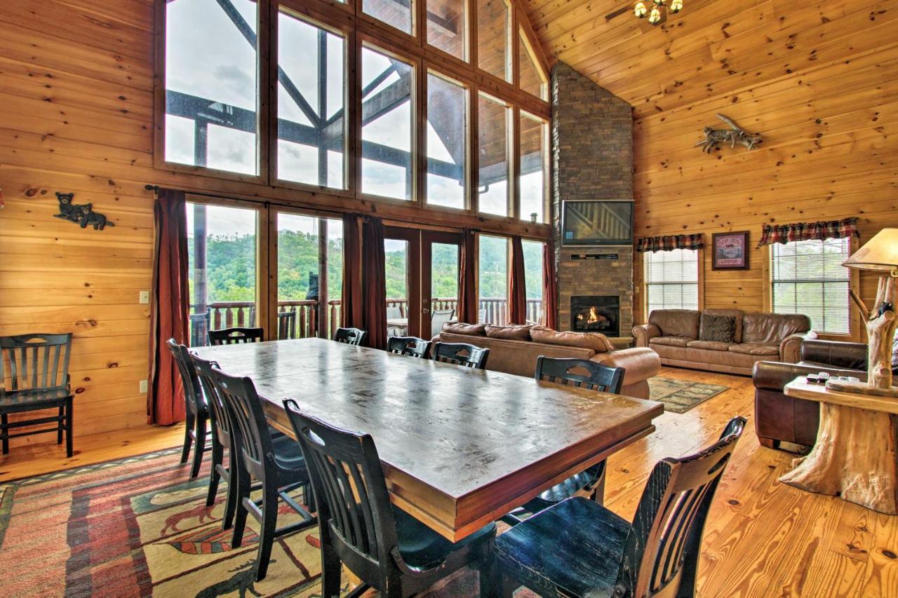 Expansive Gatlinburg Cabin Hot Tub, Deck And Grill! Exteriör bild