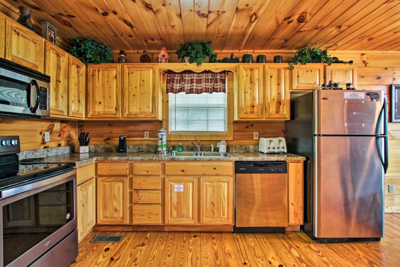 Expansive Gatlinburg Cabin Hot Tub, Deck And Grill! Exteriör bild