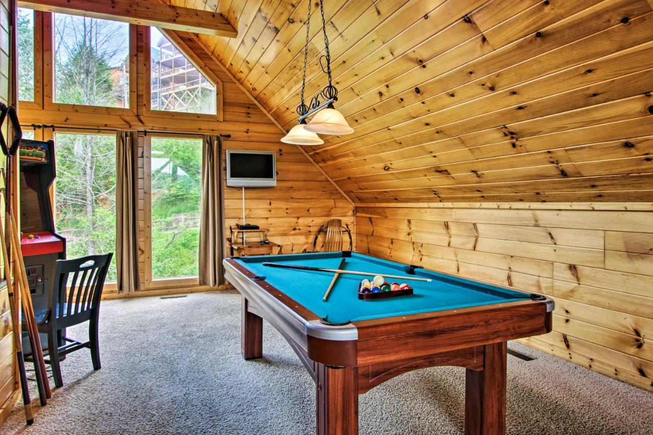 Expansive Gatlinburg Cabin Hot Tub, Deck And Grill! Exteriör bild