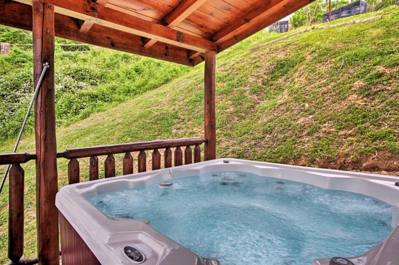 Expansive Gatlinburg Cabin Hot Tub, Deck And Grill! Exteriör bild