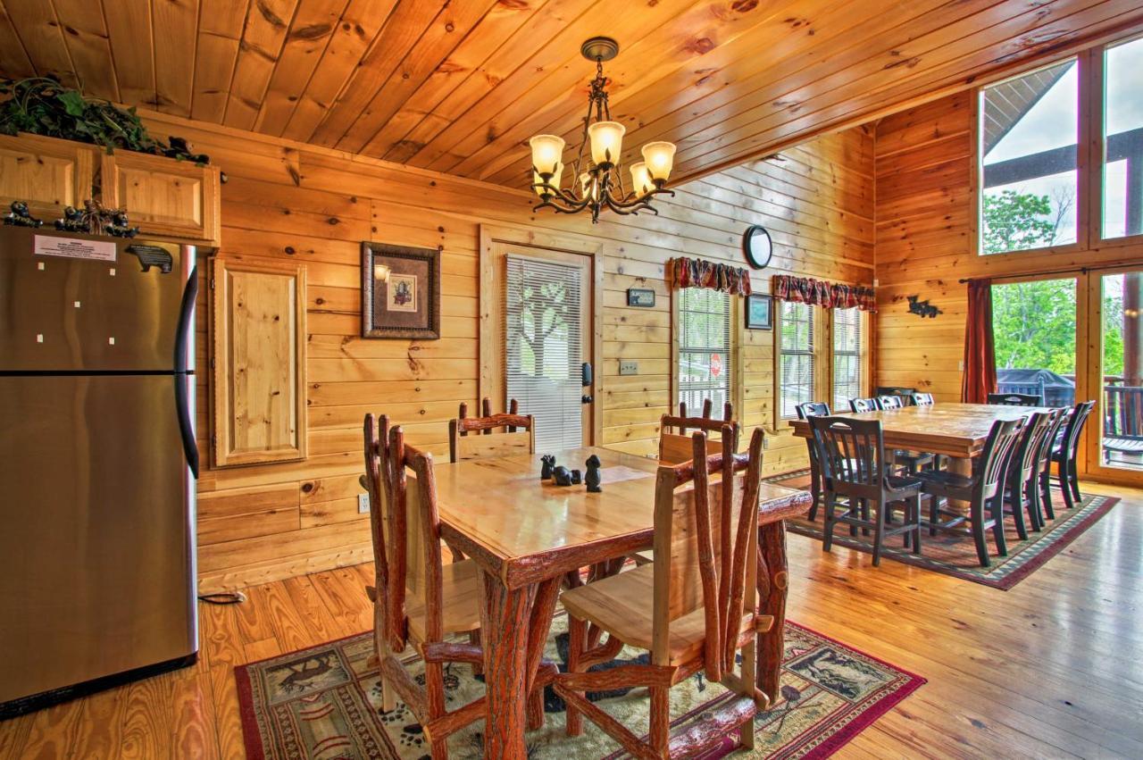 Expansive Gatlinburg Cabin Hot Tub, Deck And Grill! Exteriör bild