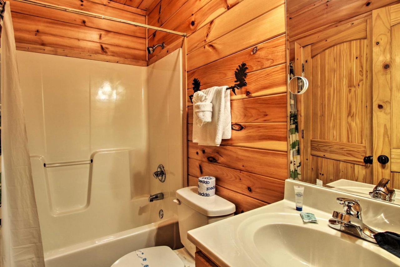 Expansive Gatlinburg Cabin Hot Tub, Deck And Grill! Exteriör bild